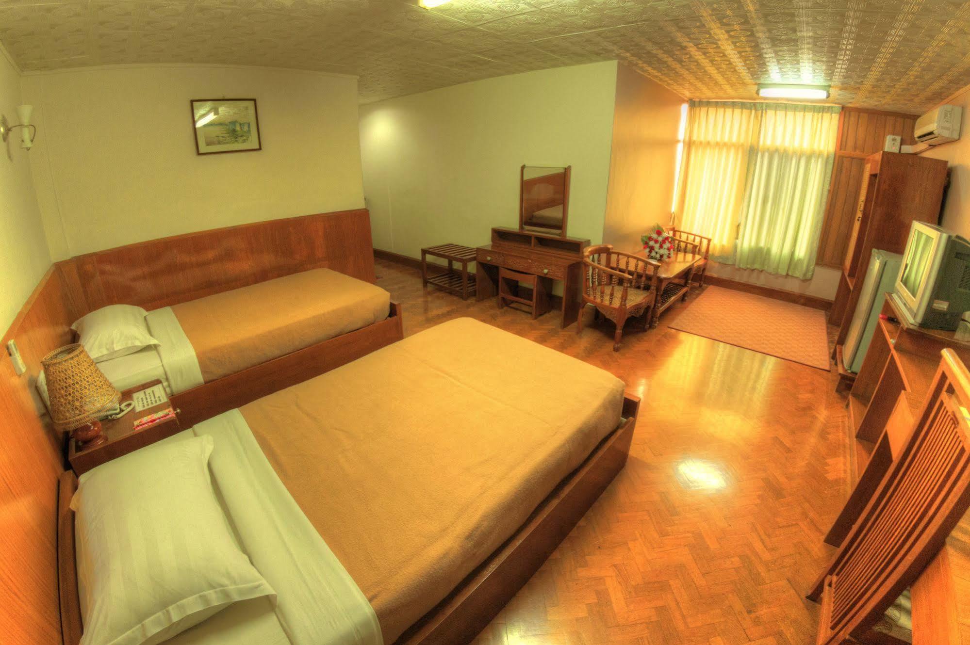 Nadi Myanmar Hotel Мандалай Екстер'єр фото