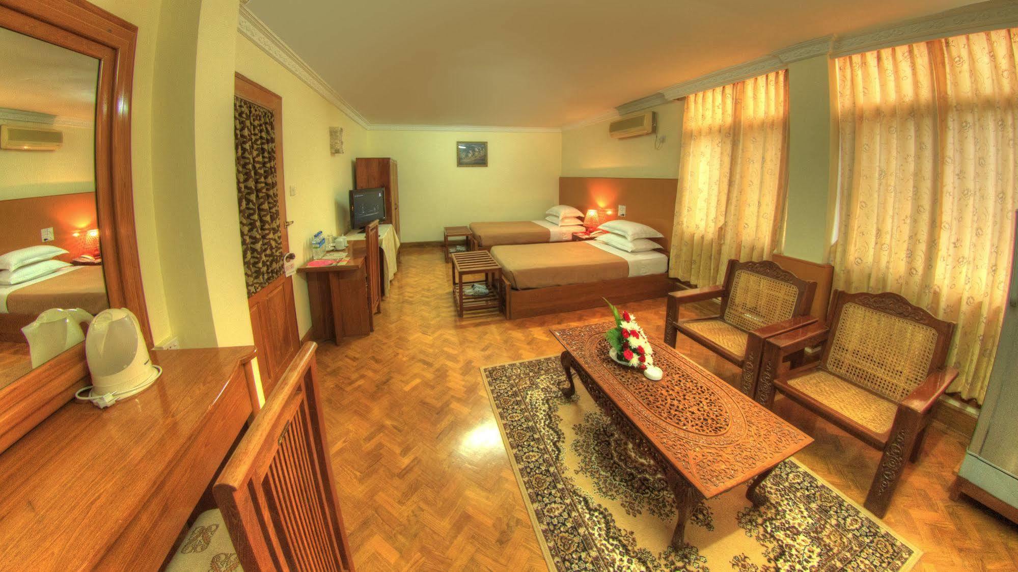 Nadi Myanmar Hotel Мандалай Екстер'єр фото
